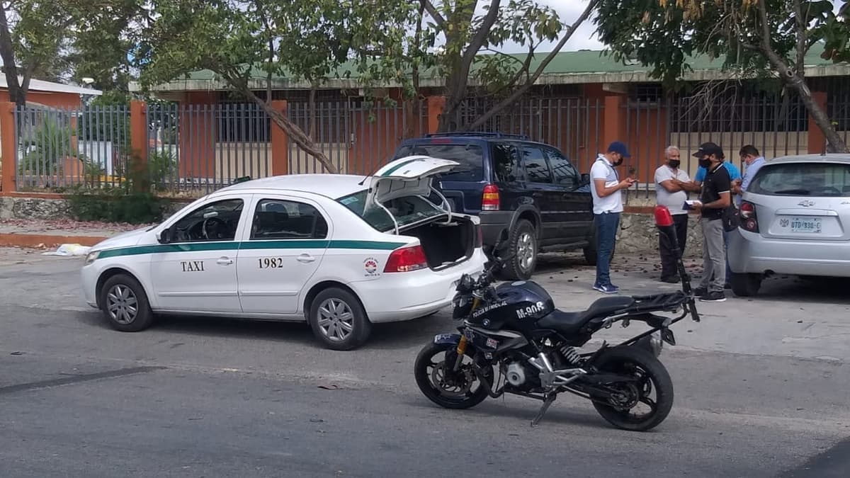 Le disparan a hombre que subía a un taxi del Sindicato "Andrés Quintana Roo" en Cancún