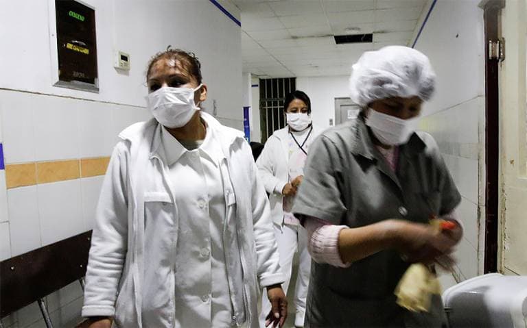 Envían a prisión a dos enfermeras por robar vacunas contra Covid-19 en Bolivia