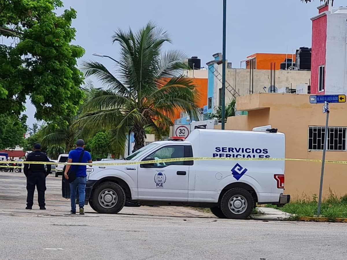 Hallan el cuerpo de un hombre ‘ensabanado’ en Cancún