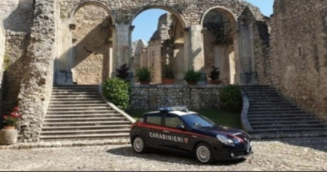 Hasta 700 jóvenes acuden a un rave en Italia, pese al Covid-19