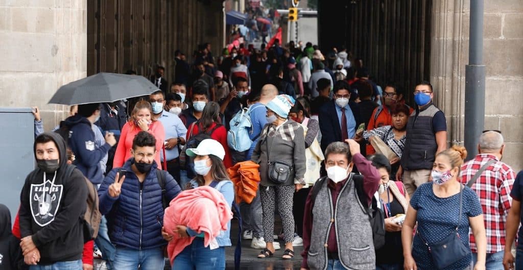 Clase media mexicana se redujo al 27.6% de la población en 2020: Banco Mundial