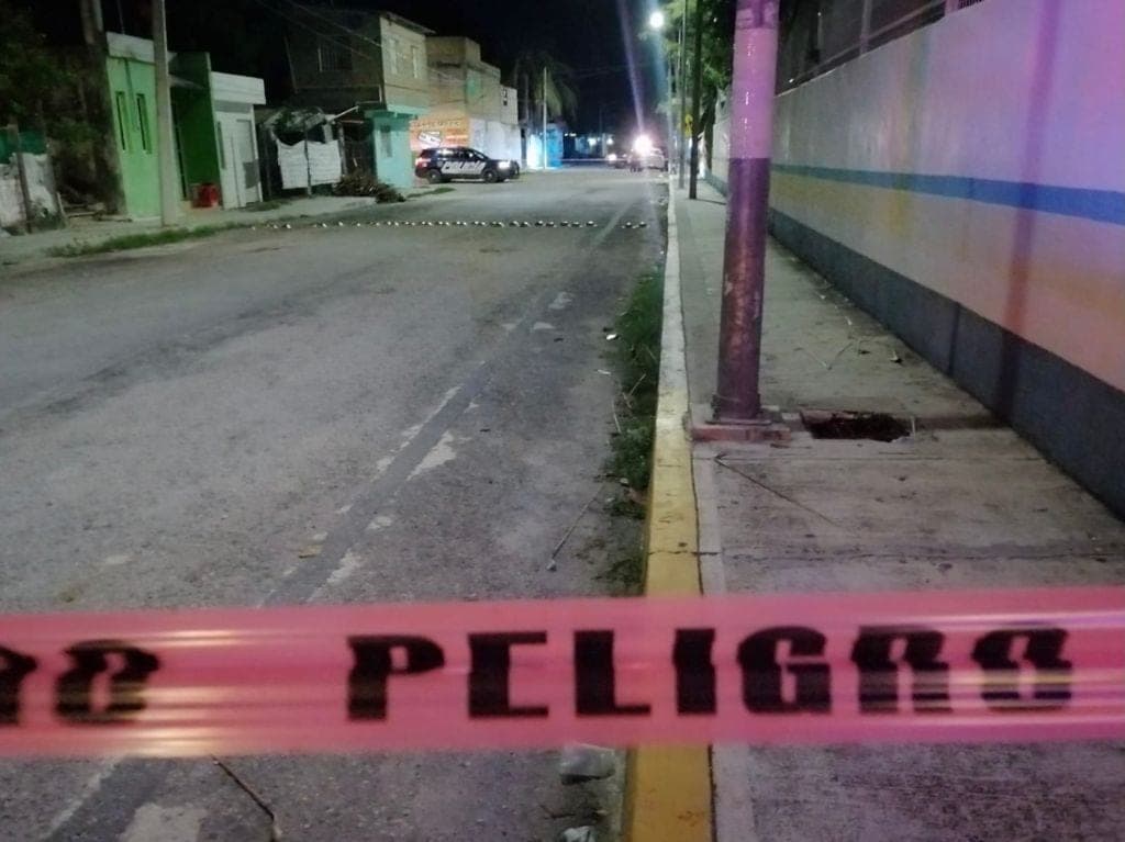 Abandonan taxi con impactos de bala en Playa del Carmen