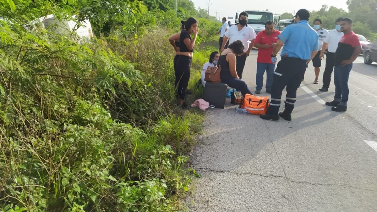 Colisión de tres vehículos causa accidente en Playa del Carmen; corrieron “con suerte”