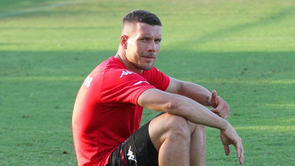 Querétaro va por Podolski, que ya tiene oferta en la mesa