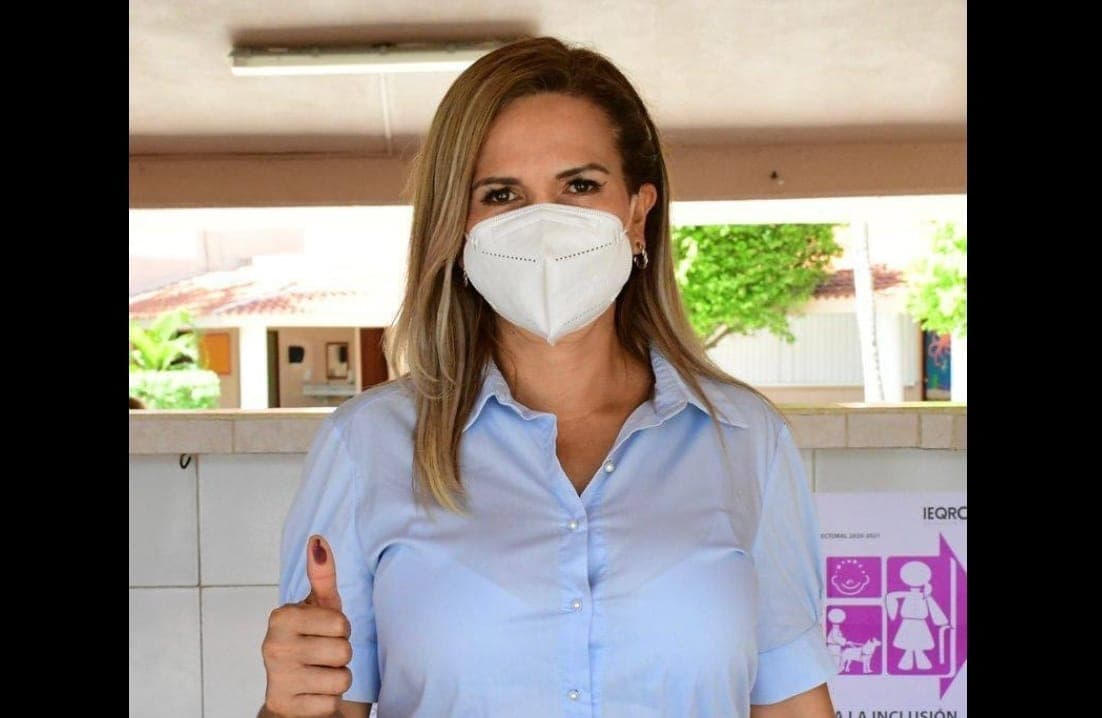 Candidata Lili Campos ejerce su voto en Puerto Aventuras