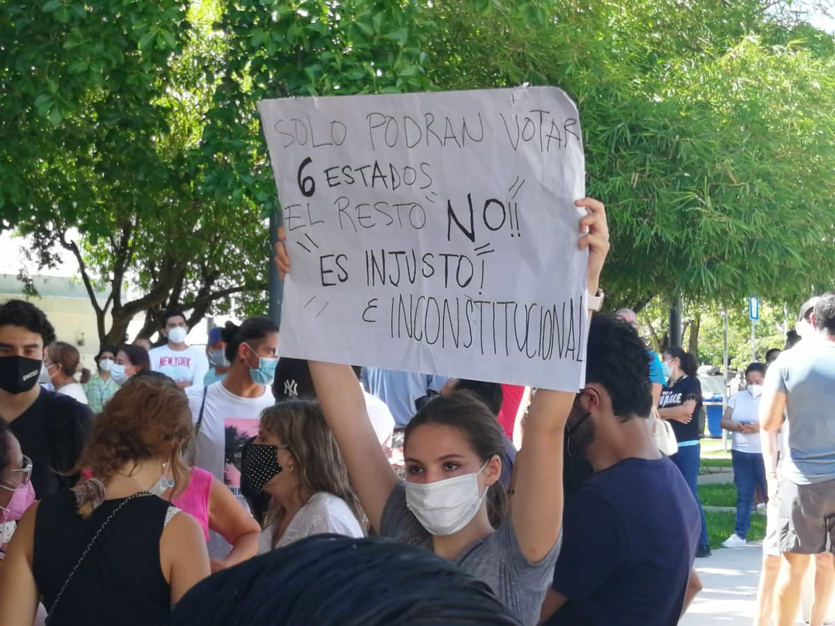 Protestan ciudadanos que no pueden votar en casilla especial de Cancún