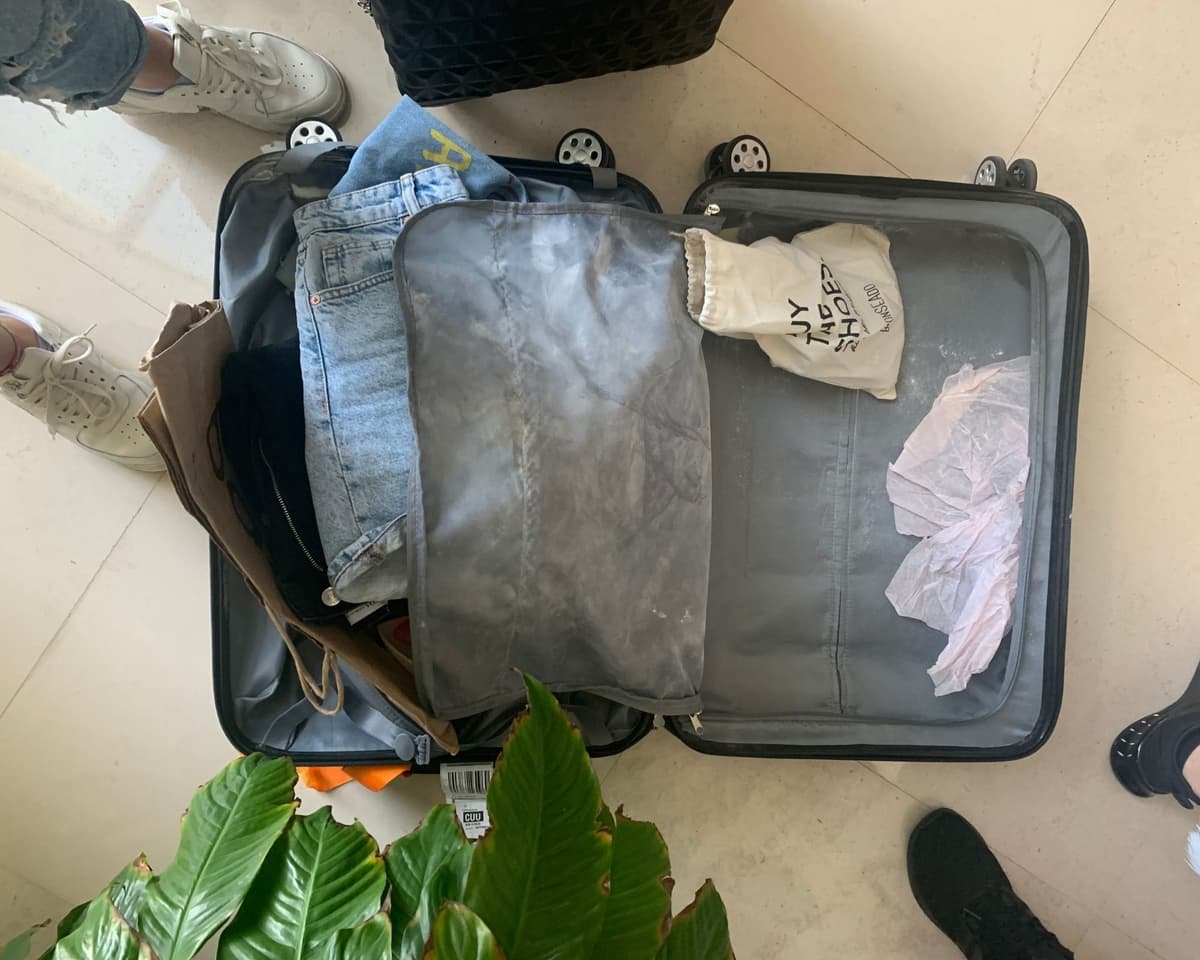 VIDEO: Joven denuncia robo de su maleta en Viva Aerobus valorado en 100 mil pesos