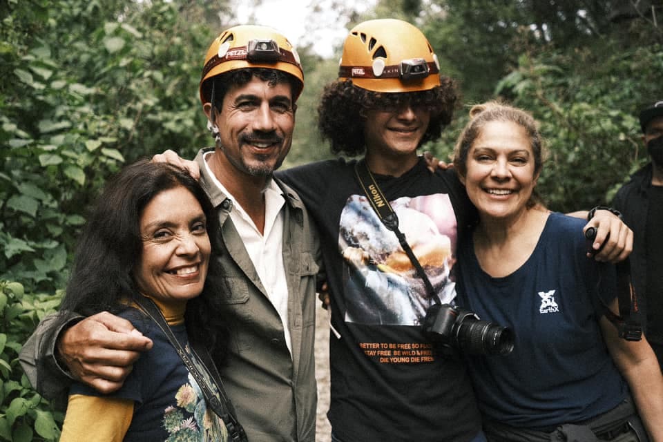 FOTOS: Joven playense que descubrió "La Cueva del templo", participa en serie de EarthX TV