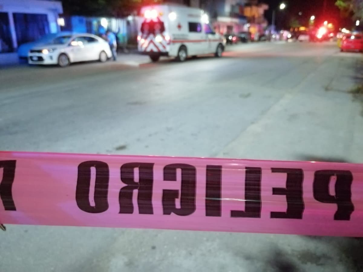 Ejecutan a taxista de Playa del Carmen; iba llegando a su casa con un niño y una mujer