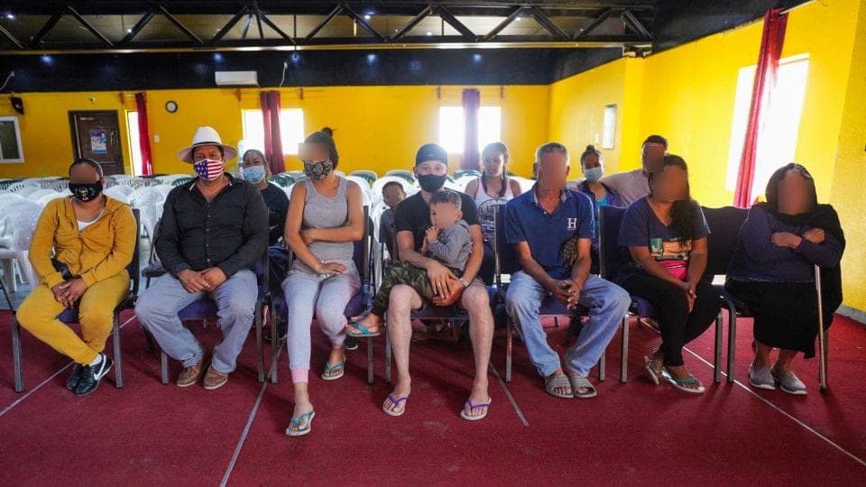 CRÓNICA: Cuando tu patrimonio te cuesta la vida; familia aguacatera huye ante extorsiones del narco