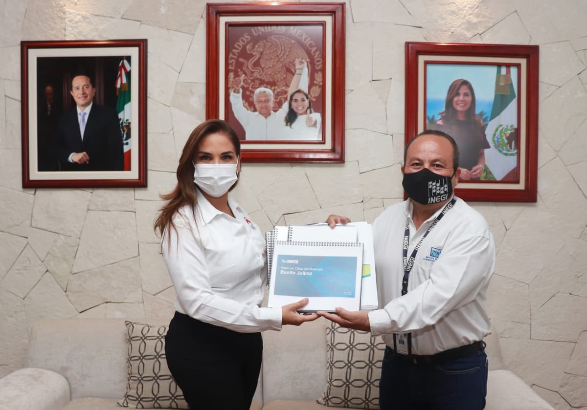 INEGI le entrega a Mara Lezama paquetes informativos del Censo 2020 en Cancún
