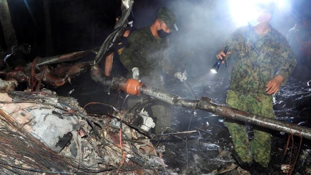 Encuentran la caja negra del avión militar siniestrado en Filipinas