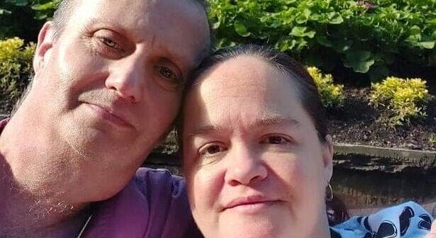 Un novio con cáncer terminal colapsa y fallece en el altar