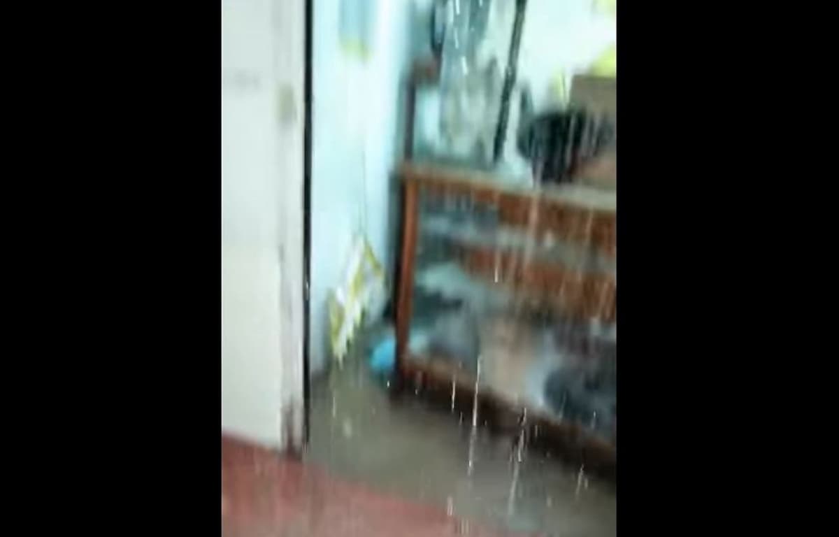 VIDEO: Por obra malhecha "llueve" adentro del mercado de Felipe Carrillo Puerto