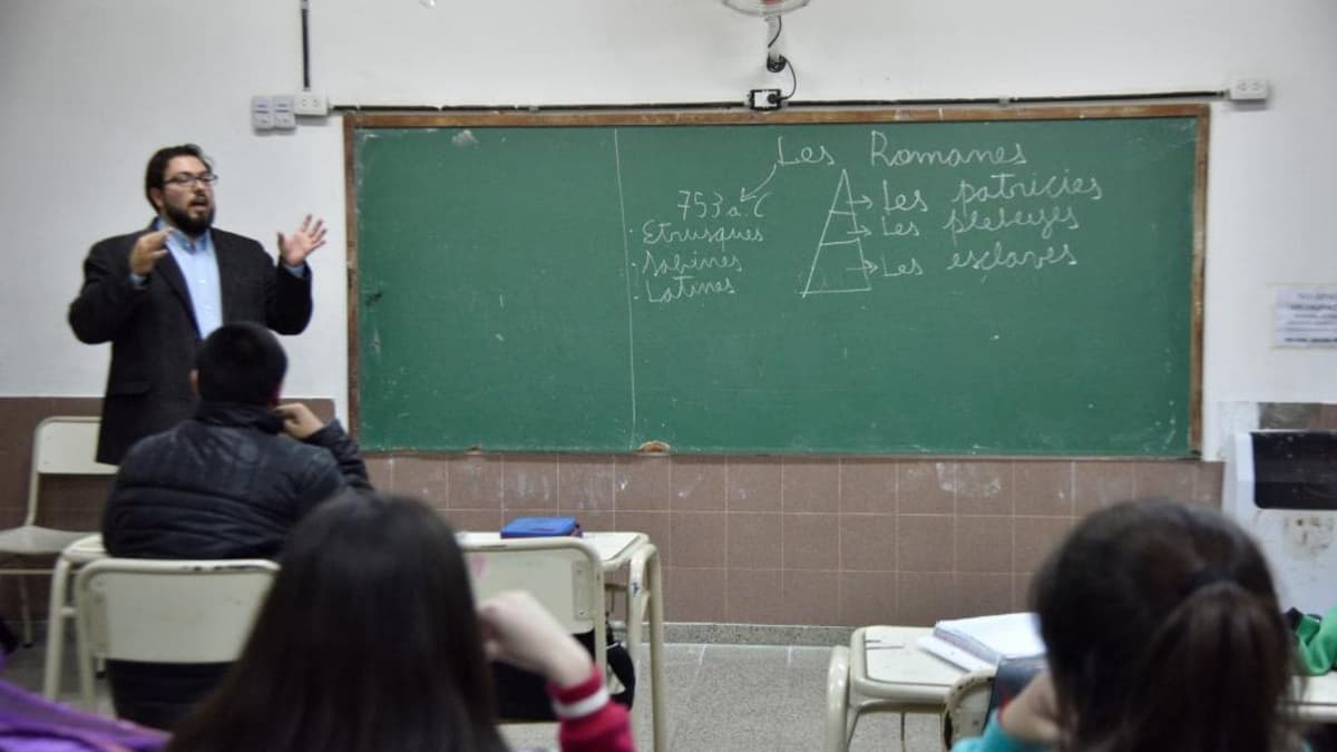 Un maestro de la UAEMex amenazó con sacar de su clase a quien use el lenguaje inclusivo