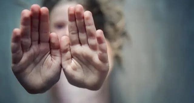 Hombre es condenado por abusar de sus dos hijas menores y discapacitadas