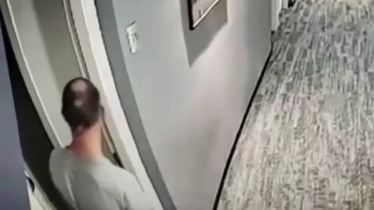 Aparece bebé de 2 años sin vida en habitación de hotel, lo habría matado el padre