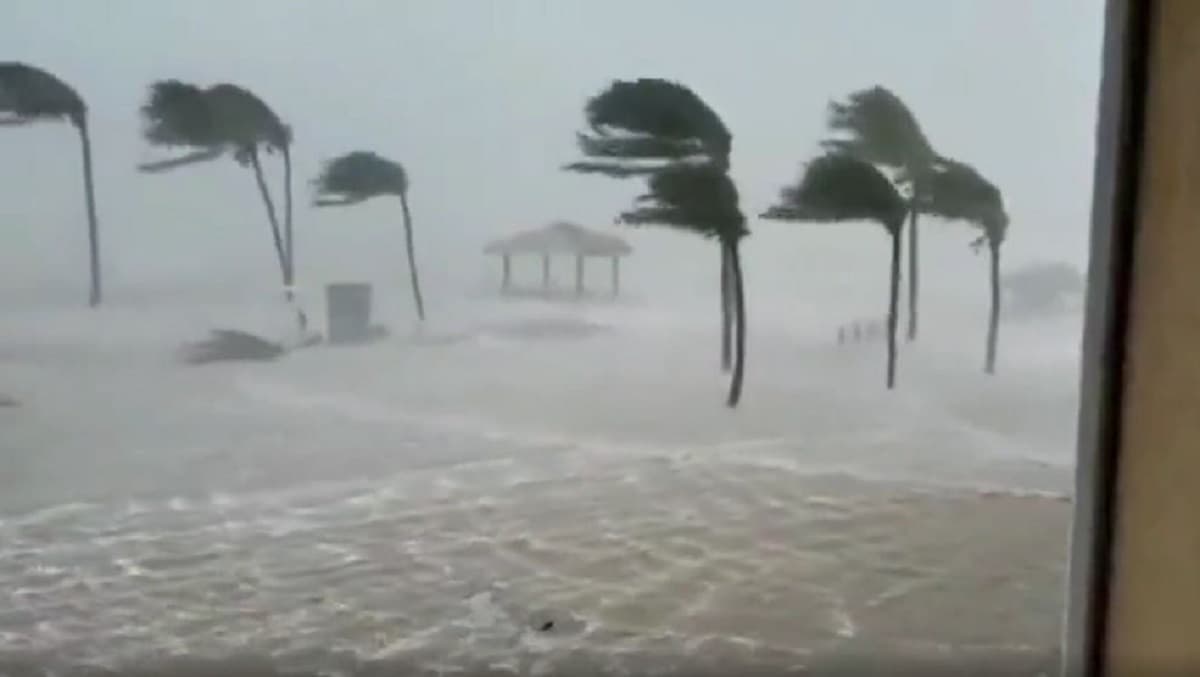VIDEO: Huracán Grace arrasa con Gran Caimán y va para Quintana Roo