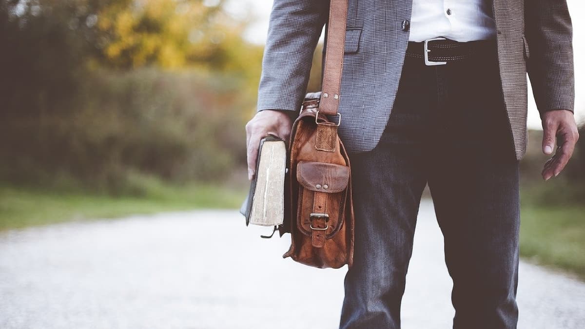 Maestro señalado por acoso sexual regresó a impartir clases virtual