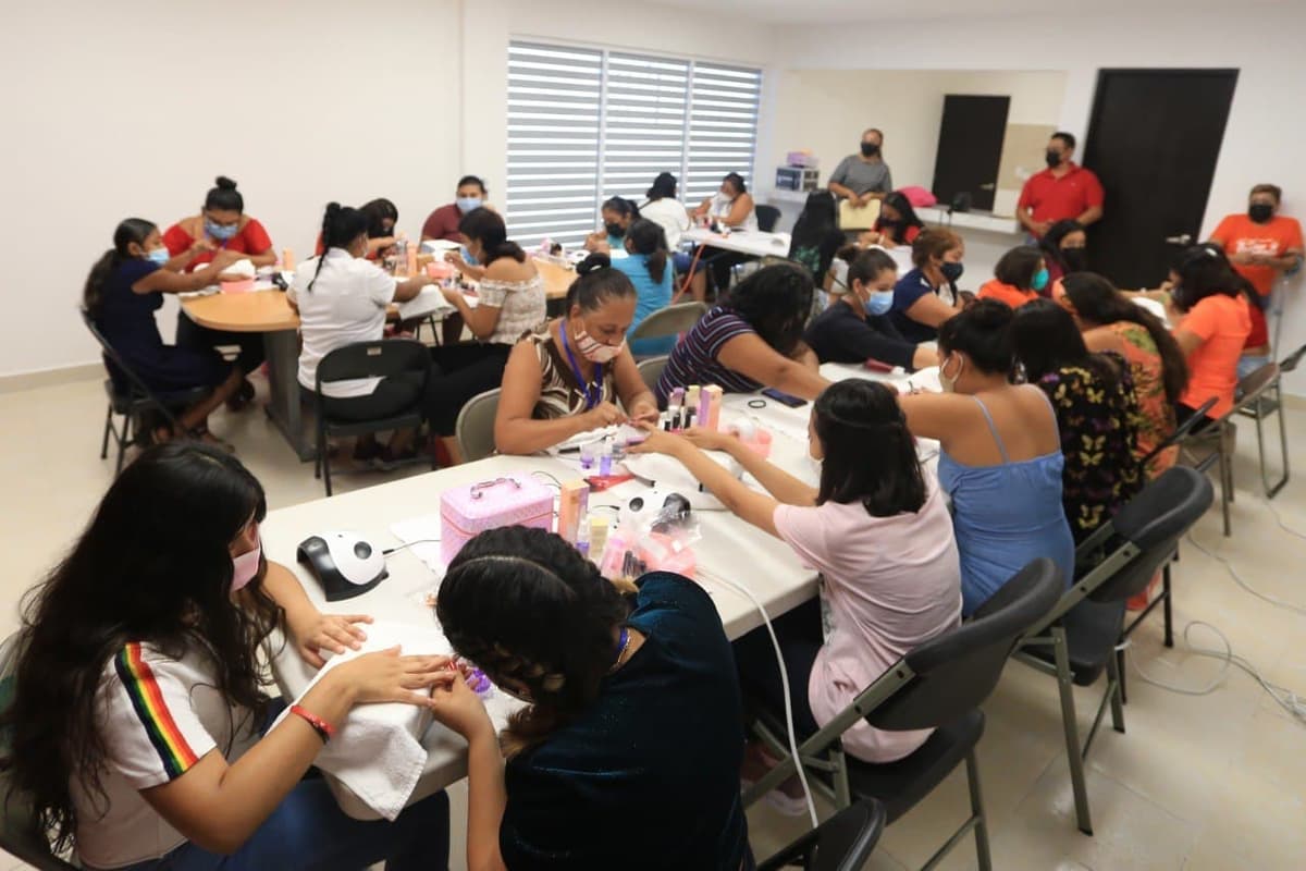 Promueven emprendimientos y autonomía de mujeres en Playa del Carmen