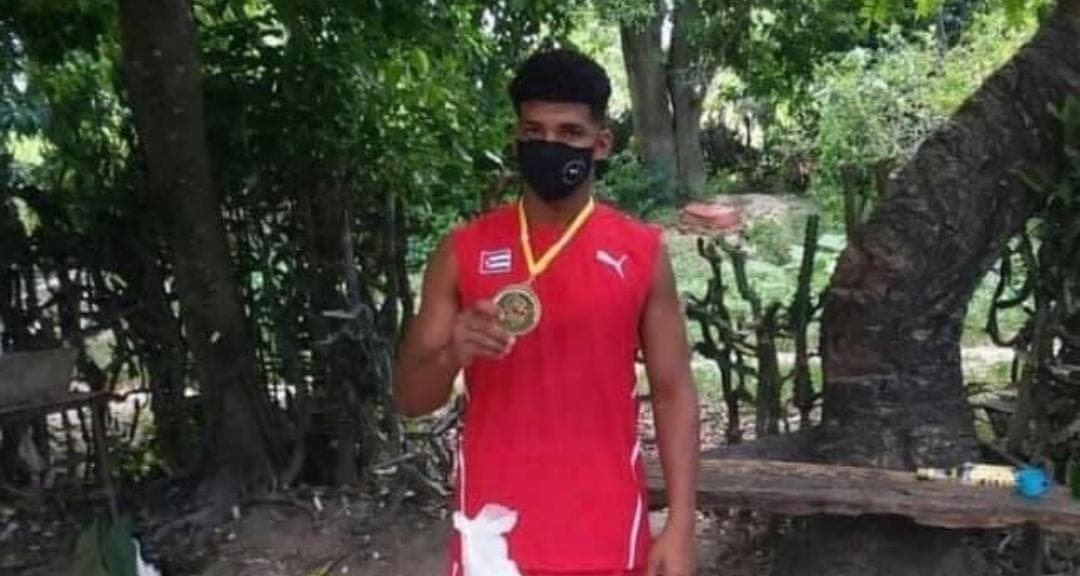 Boxeador cubano viene a competir a México; gana medalla y despensa del Bienestar