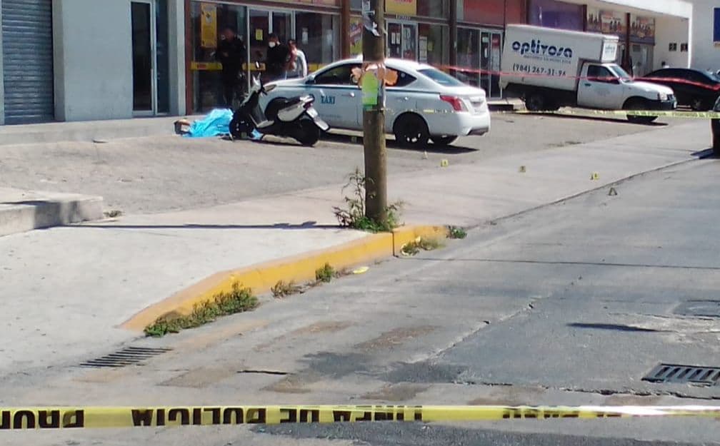 Ejecutan a taxista frente a su familia, en Playa del Carmen