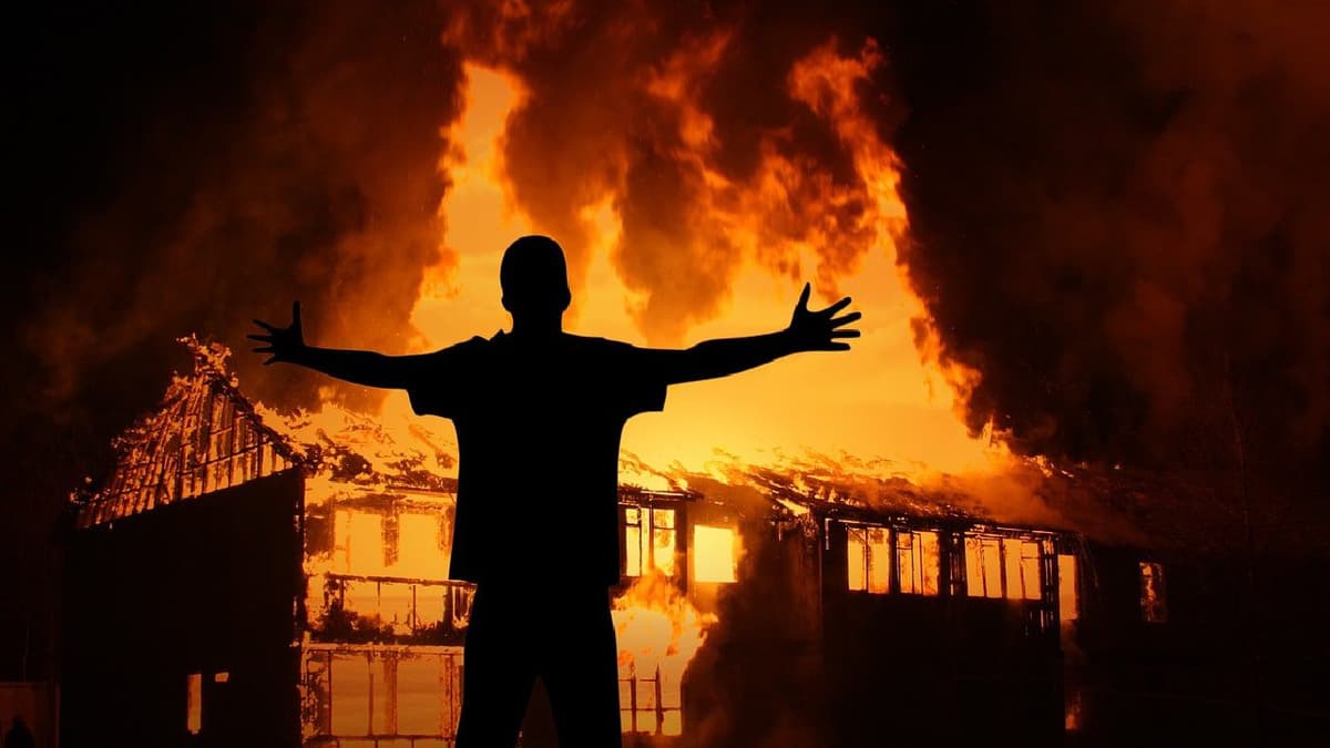 ¡Insólito! Hombre prendió fuego a su casa para no ser descubierto siendo infiel