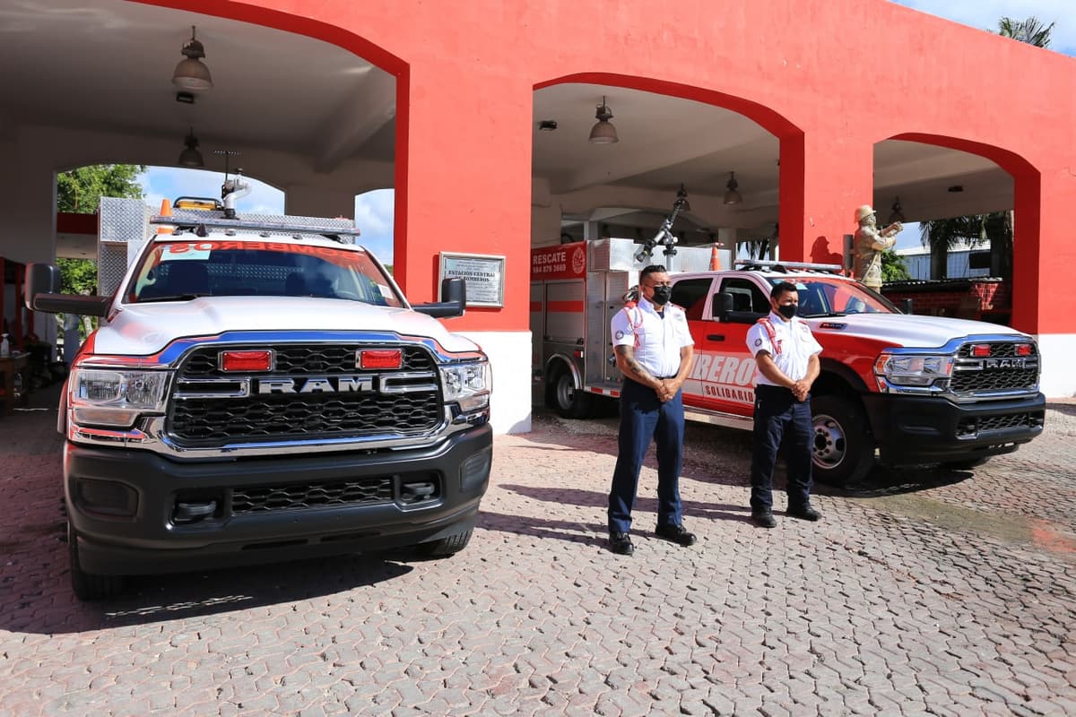 Entregan nuevas unidades y equipo a bomberos de Playa del Carmen