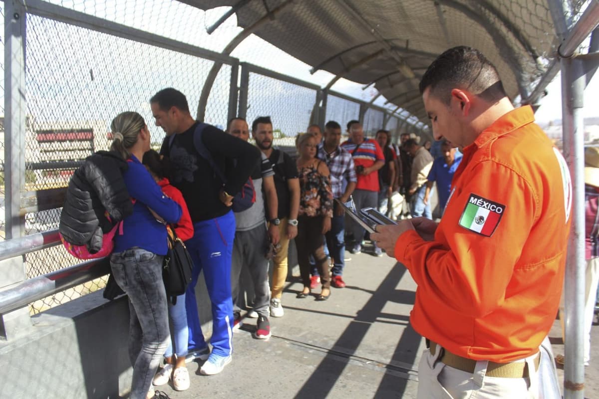 VIDEO: Funcionario de aduana en Tamaulipas es captado pidiendo soborno