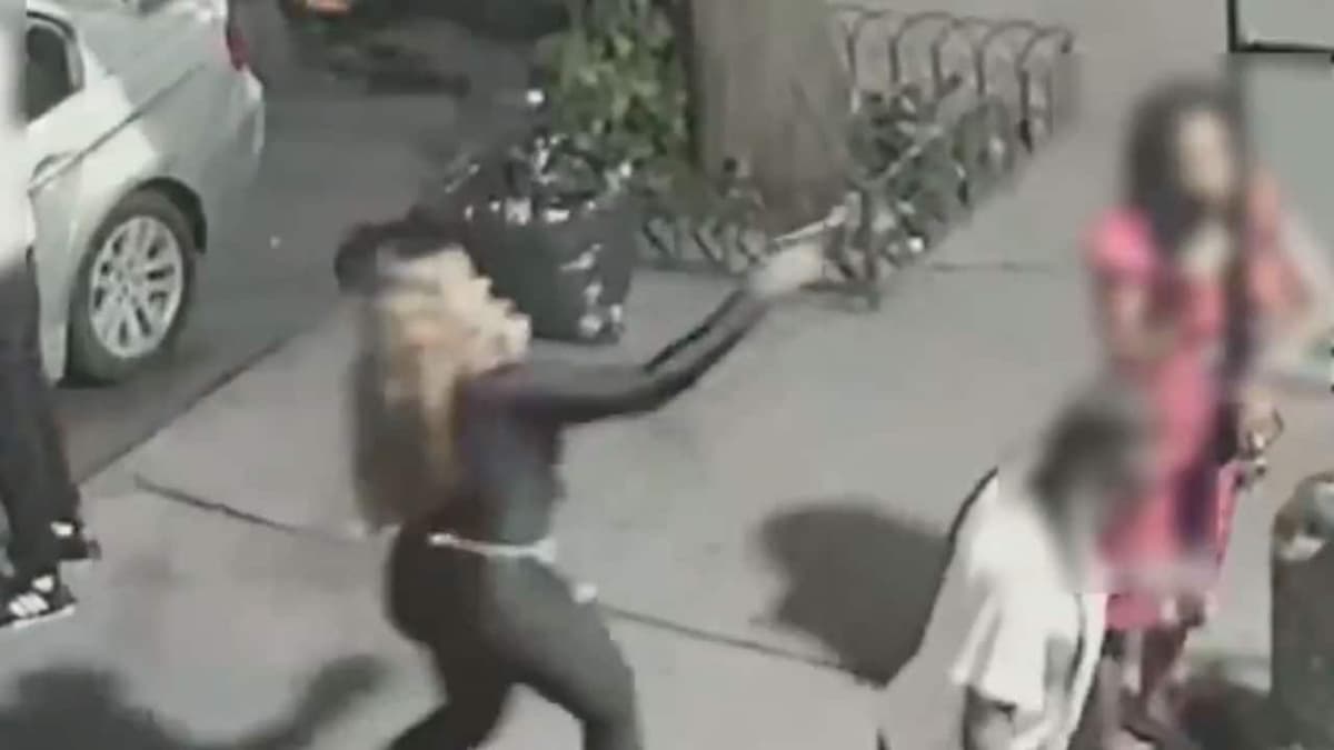 VIDEO: Mujer le dispara a otra en plena calle y huye con toda tranquilidad