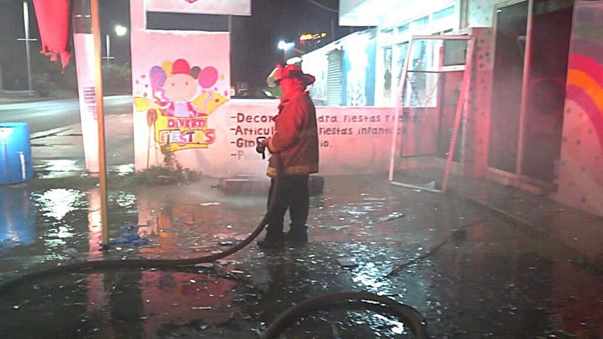 Dos locales se incendiaron en Playa del Carmen