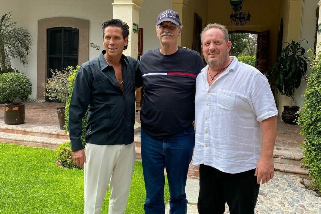 Abre Roberto Palazuelos tienda de productos elaborados a partir de cannabis