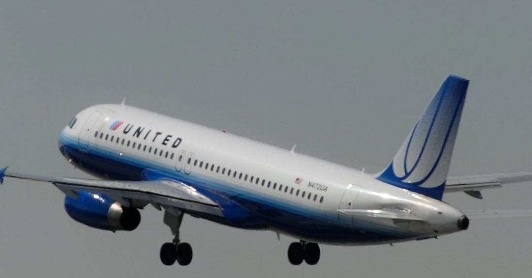 United Airlines despedirá a sus empleados que no se vacunen contra Covid-19