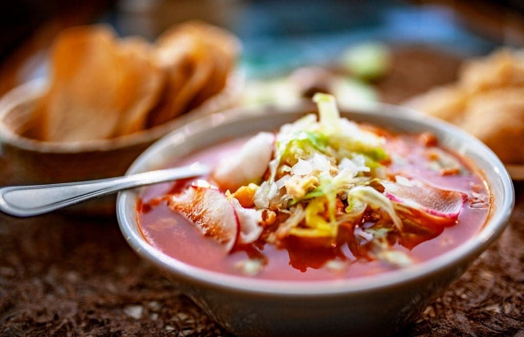 Pozole: el platillo mexicano con orígenes en el canibalismo