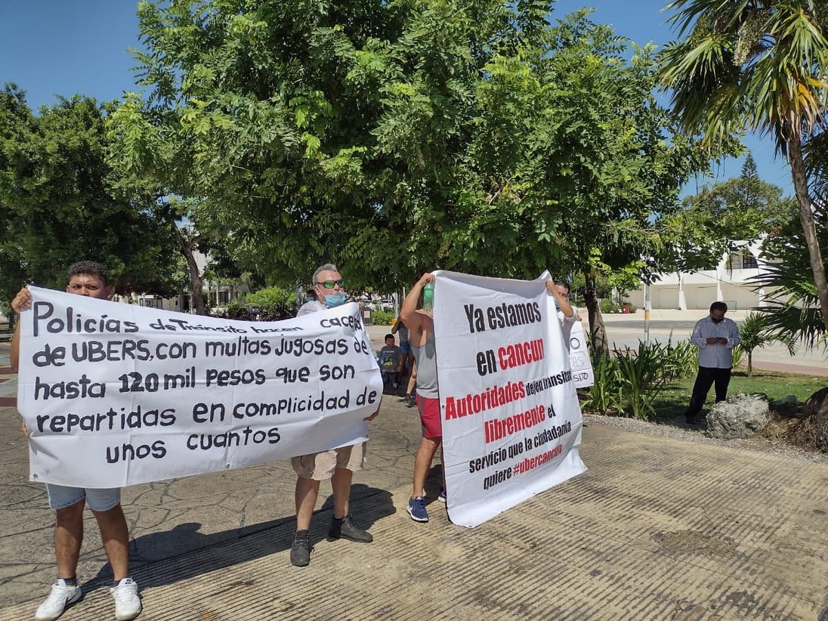 Protestan choferes de Uber en Cancún; denuncian abusos