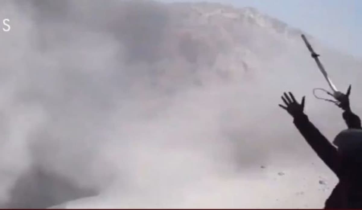 Pese a restricciones, jóvenes suben hasta el cráter del Popocatépetl y gritan: ¡Yahvé, te amo!