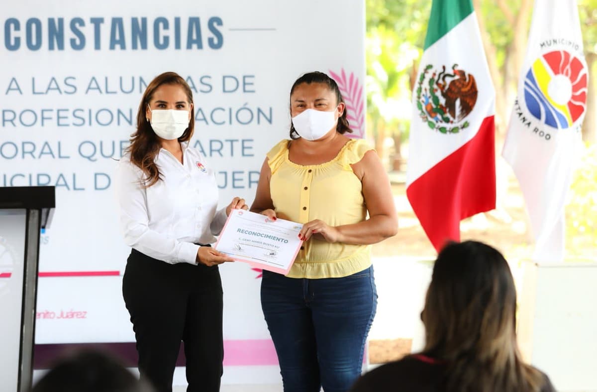 Empoderan a las mujeres de Cancún con capacitaciones para autoempleo