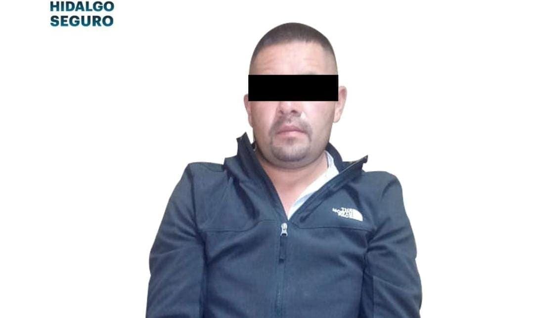 Detienen a alcalde en Puebla con 1 mdp y armas de uso exclusivo del Ejército