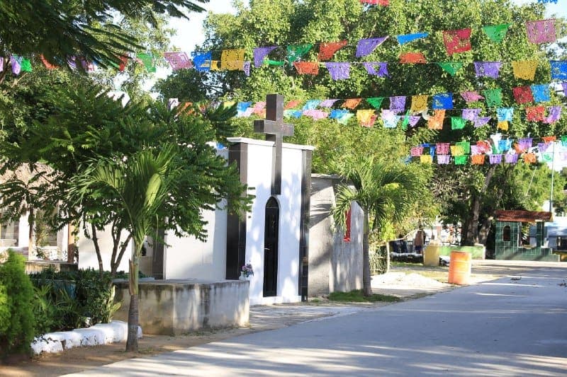 Panteones de Solidaridad, listos para el Día de Muertos