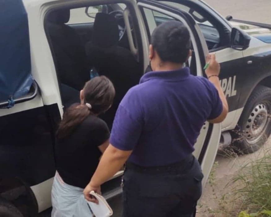 Policías ayudan a encontrar a menor extraviada en Cancún
