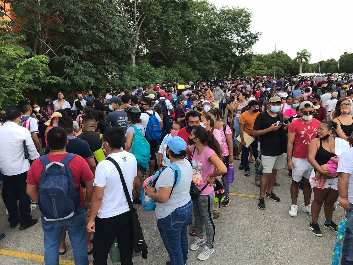 Rezagados arman tumulto por vacunas Pfizer en Playa del Carmen