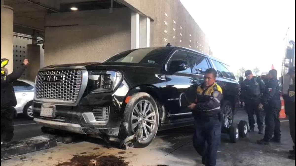 FOTOS: Agoniza antes de morir el hampón que intentó asaltar una camioneta en la T2 del AICM