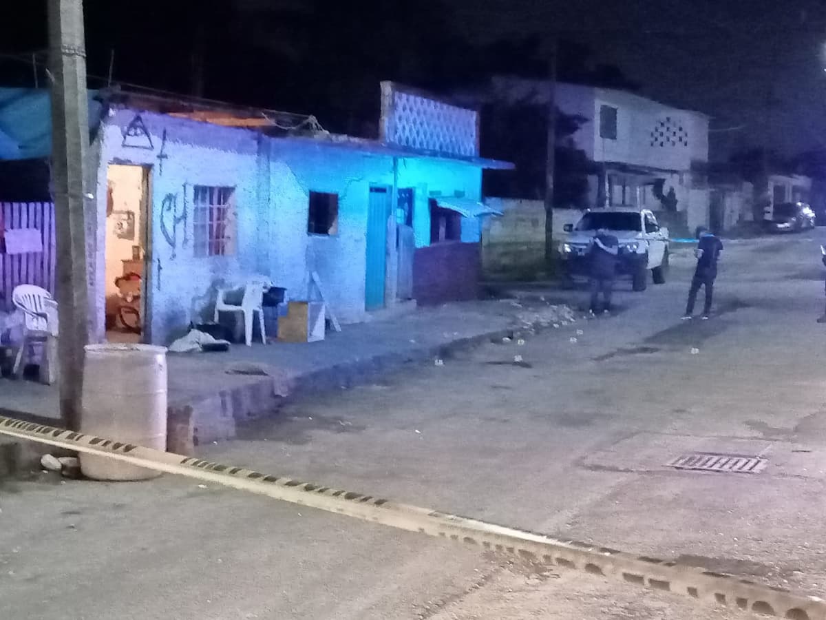 Disparan a dos sujetos en la Supermanzana 66 de Cancún