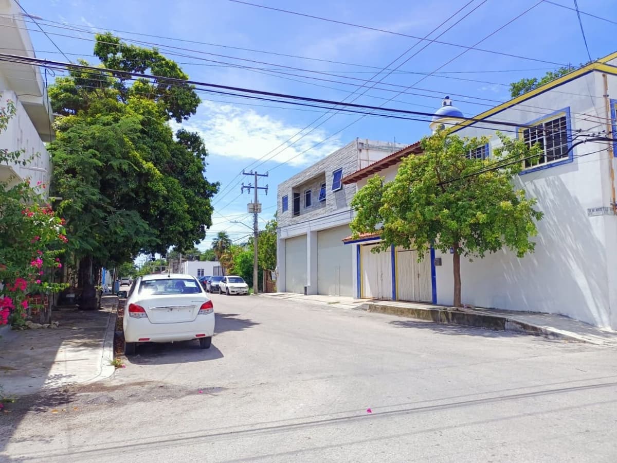 Lleva a albañiles a su casa; le roban su caja fuerte en Playa del Carmen