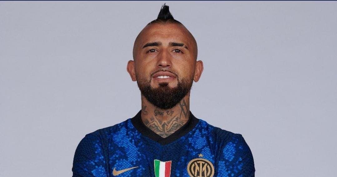 Video: Captan a Arturo Vidal haciendo piruetas en un Ferrari