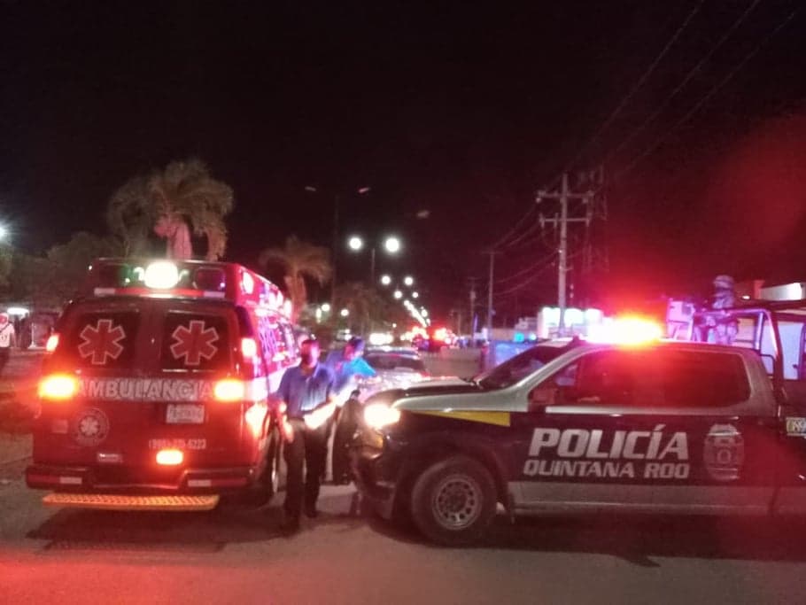 Ejecutan a mototaxista desde un taxi en Cancún