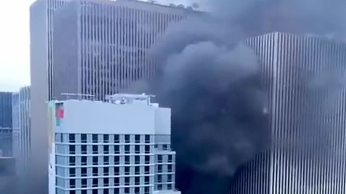 VIDEOS: Se registra incendio en edificio cercano al Rockefeller Center de Nueva York