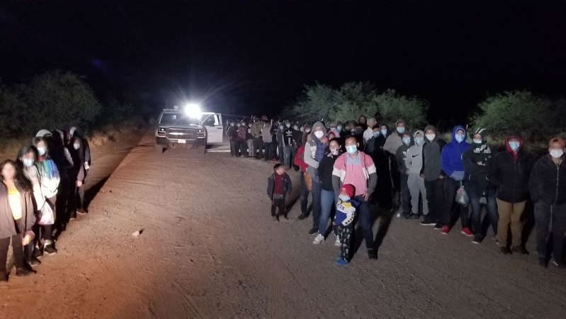 Un contingente de 139 migrantes fueron detenidos por la CBP después de cruzar la frontera de Sonora