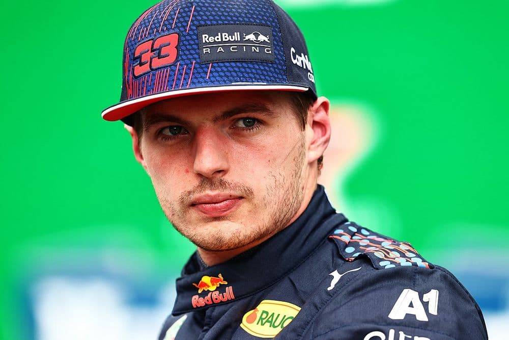 Con 50 mil euros multan a Max Verstappen por tocar el Mercedes de Hamilton