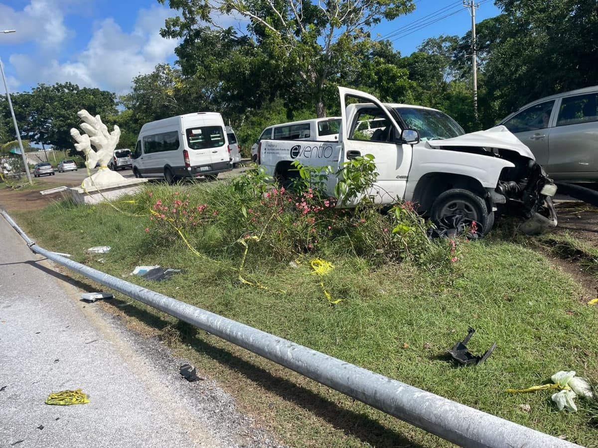 Accidente vial deja tres heridos en Cancún